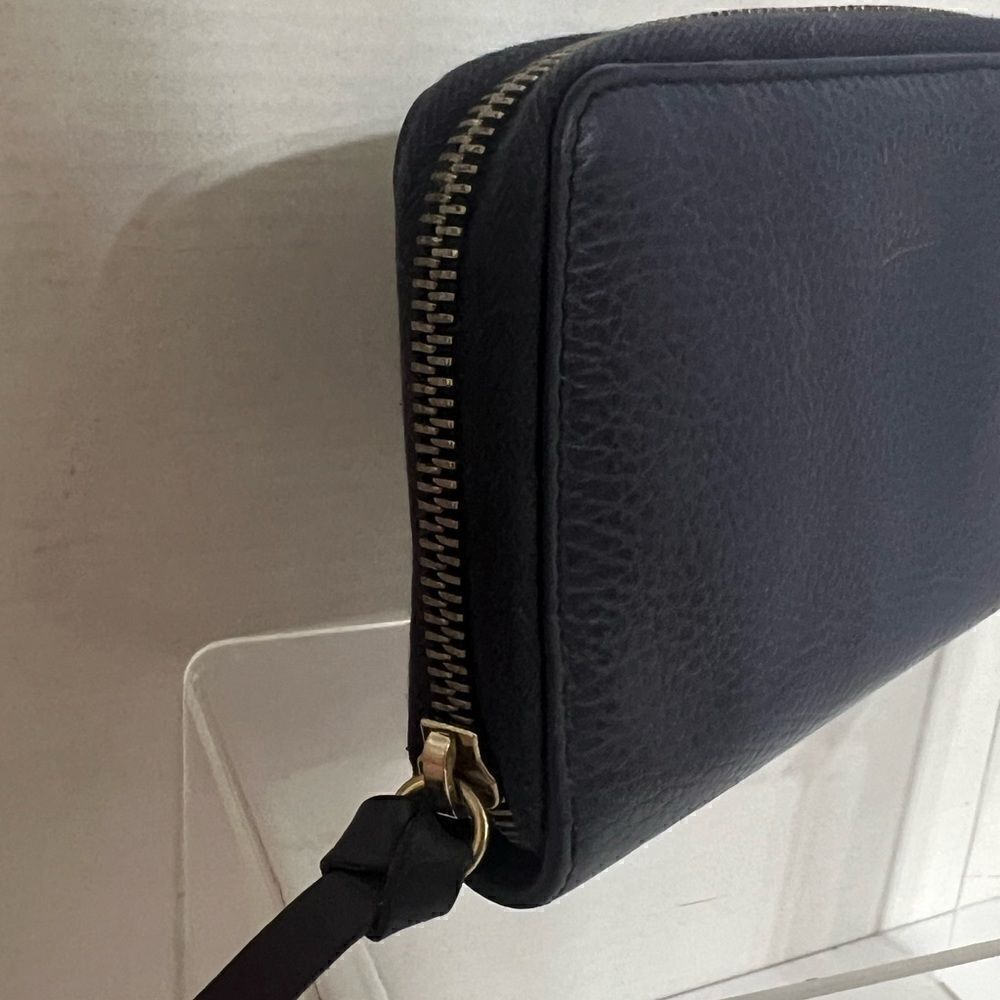 Authentic Gucci Pebbled Leather Wallet - Picture 2 of 9